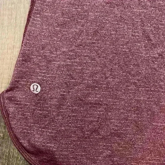 Lululemon 105 Singlet
Heathered Bordeaux Drama size 2 - Picture 10 of 10